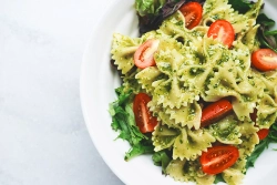 Pasta mit Kräutern und Parmesan