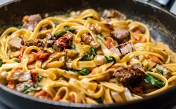 Frische Pasta mit Tomatensoße